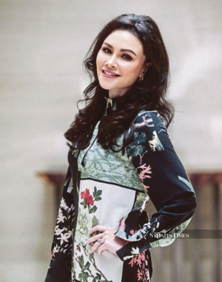 Sarimah Ibrahim said that she has no plans to migrate and is happy to be involved in Malaysian television dramas and films (NSTP/GENES GULITAH)