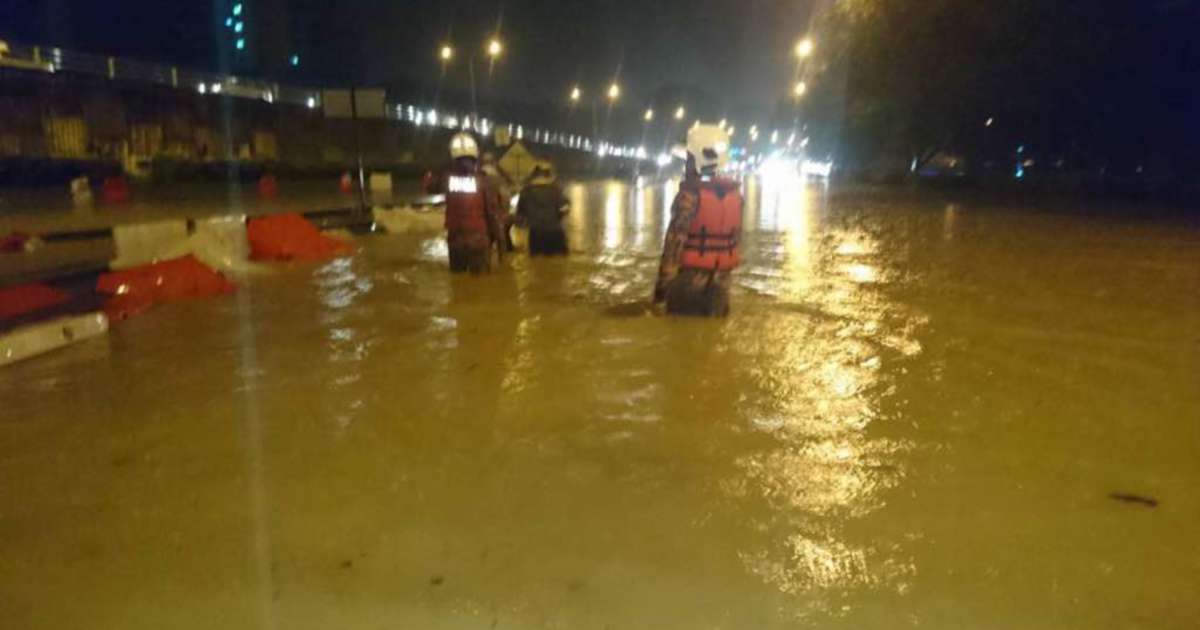 Parts of Klang, Shah Alam under 3 feet of water following 