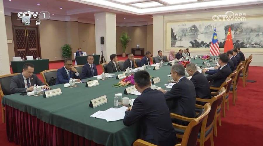  Home Minister Datuk Seri Saifuddin Nasution Ismail (6th-right) during the 5th Joint Working Group Meeting on Cooperation in Preventing and Combating Transnational Crime held in Beijing - Courtesy pic