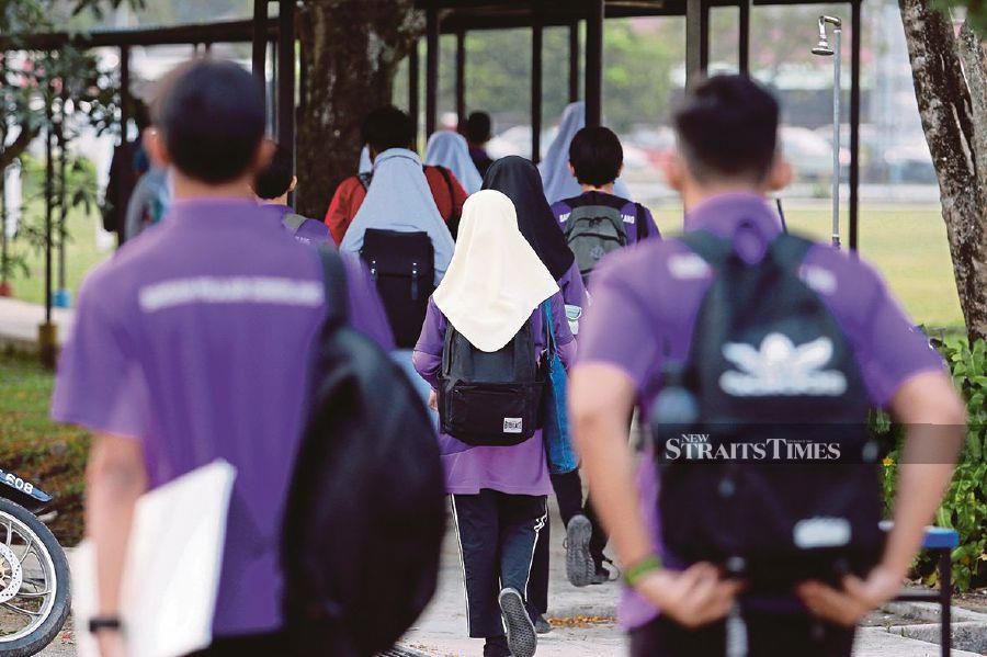 The Education Ministry (MoE) should refrain from involving school students in the highly politicised event dubbed the Palestine Solidarity Week. - NSTP file pic