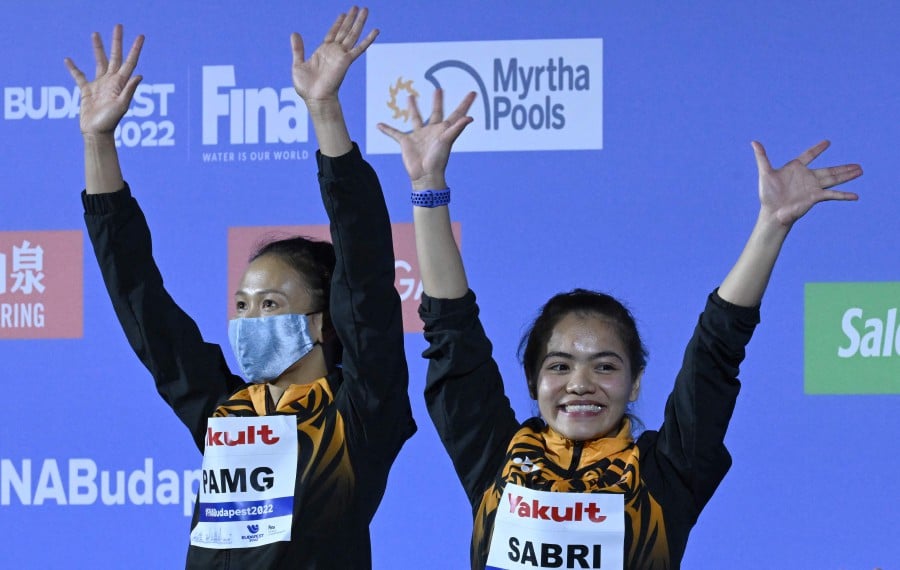 Malaysia's Nur Dhabitah Sabri and Pandalela Pang celebrate their bronze medal after the women sychronised 10m dive event of the 2022 World Aquatics Championships Budapest at the Duna Arena. - AFP PIC