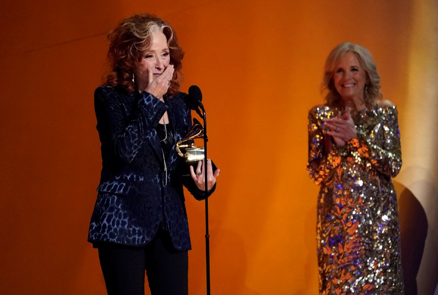 73yearold Bonnie Raitt wins the Grammy for Song of the Year New