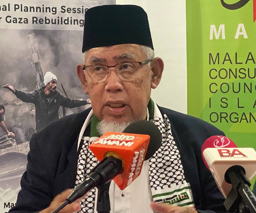 Malaysian Consultative Council of Islamic Organisation (Mapim) president Mohd Azmi Abdul Hamid. -- Filepic