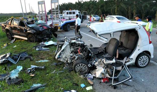 Four including three in family die in accident  New 