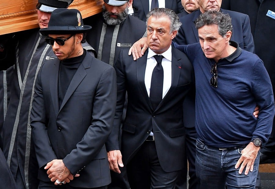  In this file photo taken on May 29, 2019, Brazilian former Formula One pilot Nelson Piquet (R), French former Formula One pilot Jean Alesi (C) and British Formula One pilot Lewis Hamilton (L) escort the coffin of late Austrian three-time Formula One world champion Niki Lauda as it's being carried out of the Stephandsdom (St Stephen's Cathedral) in Vienna. - AFP PIC