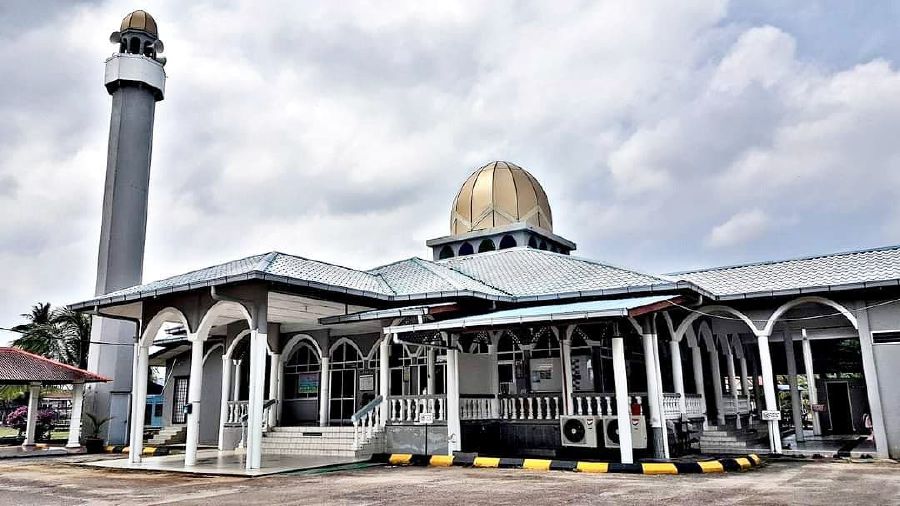 State Religious Affairs Committee chairman Datuk Seri Syed Ibrahim Syed Ahmad said the mosque was already equipped with the MySejahtera QR Code and temperature screening facilities. - Photo courtesy of reader. 