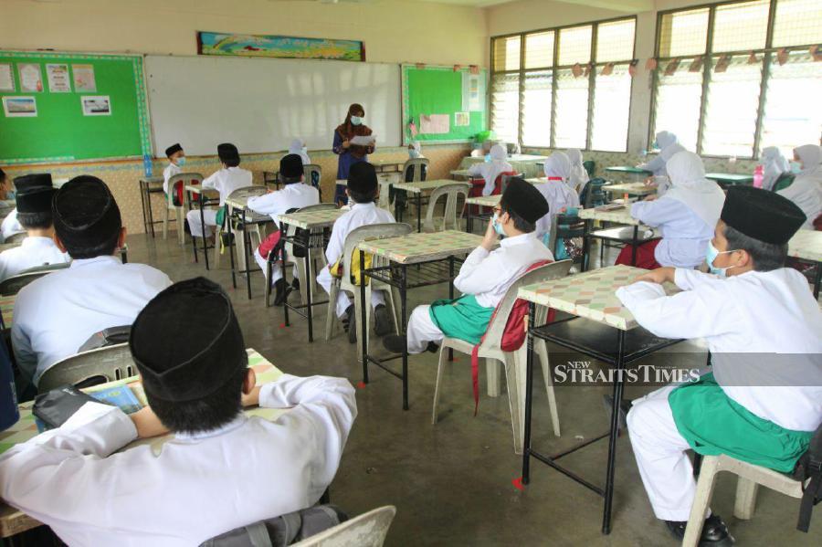 Attendance at religious schools in Pasir Gudang have seen a significant decline over the last few days due to parents' concern over the spread of Covid-19 in the area.