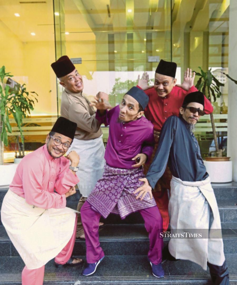 Senario members (from left) Ilya, Azlee, Yassin, the late Hamdan and Saiful (NSTP/HALIMATON SAADIAH SULAIMAN)