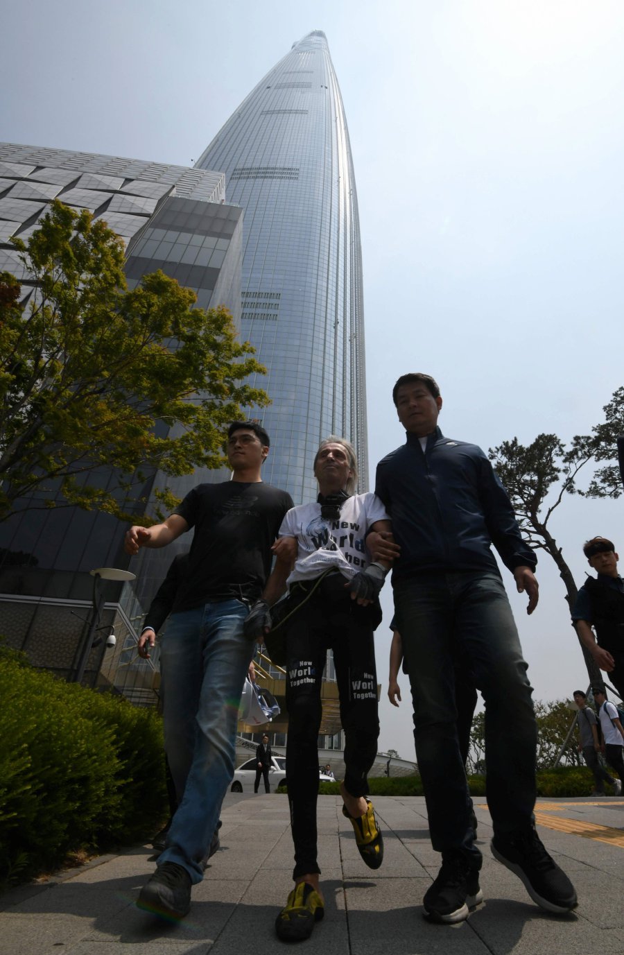 'French Spiderman' foiled in Seoul skyscraper attempt ...