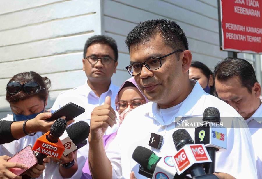 Johor Baru MP from PKR, Akmal Nasrullah Nasir says while Pakatan Harapan’s (PH) first priority is to combat corruption, it will not neglect bread-and-butter concerns such as jobs, better housing and healthcare. 