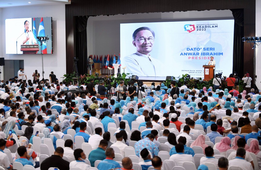 Pakatan Harapan chairman and PKR president Datuk Seri Anwar Ibrahim delivers his speech during the PKR 2022 Election Convention in Shah Alam. - BERNAMA PIC