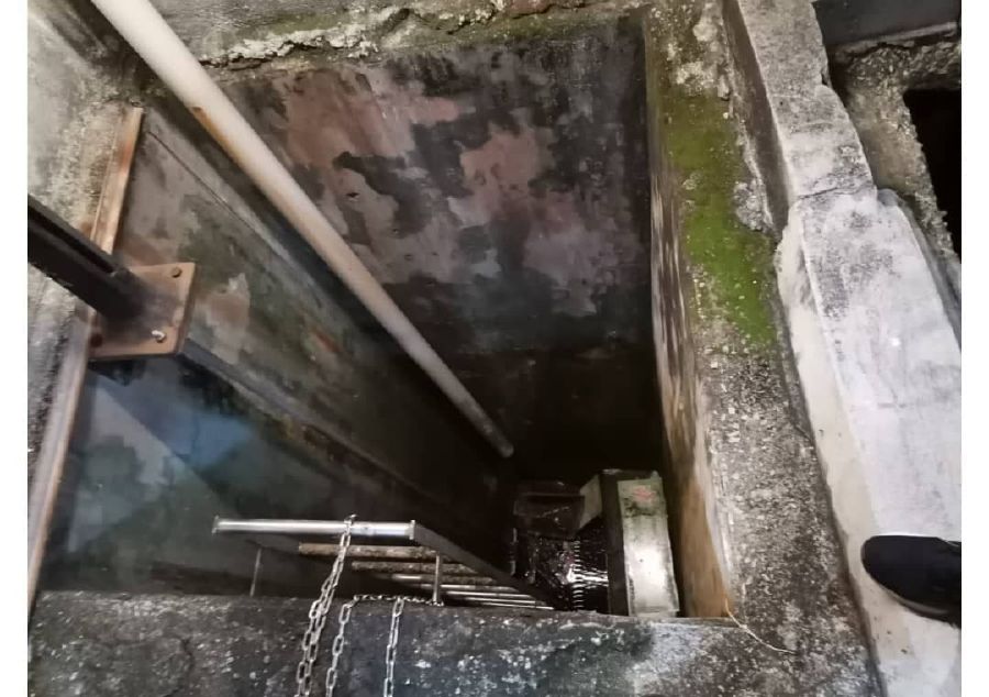 Maintenance Worker Dies After Falling Into Sewer Hole