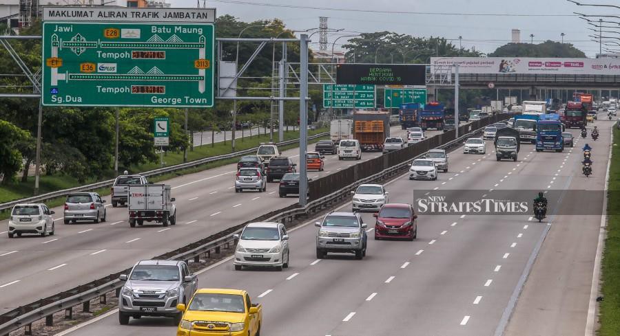 A view of the traffic flow along the PLUS Highway near Seberang Jaya on October 8. - NSTP/DANIAL SAAD