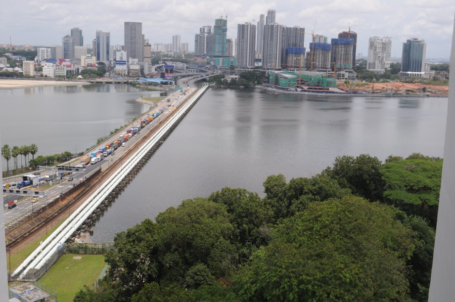Malaysia and Singapore have taken stock of the progress of discussions relating to the Kuala Lumpur-Singapore High Speed Rail (HSR) project today. - File pic