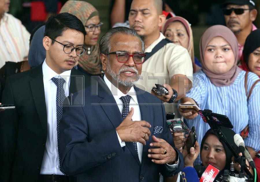 Tan Sri Muhammad Shafee Abdullah speaking to reporters after court proceedings. NSTP/EIZAIRI SHAMSUDIN