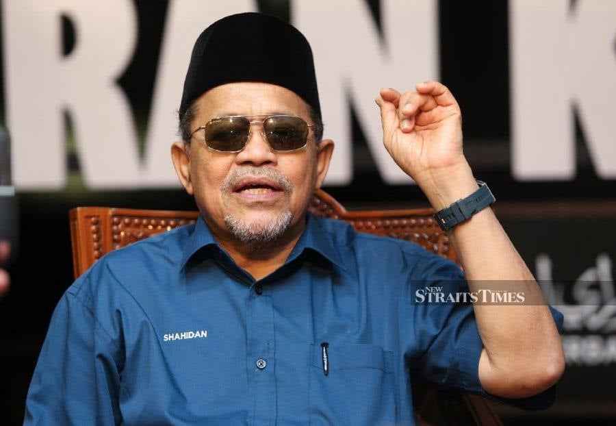 Datuk Seri Shahidan Kassim says Datuk Ismail Yusop is not qualified to hold the position of Deputy Director of J-KOM. - NSTP file pic 