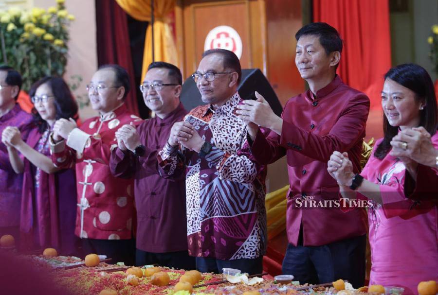 Prime Minister Datuk Seri Anwar Ibrahim attending a Chinese New Year event hosted by the Kuala Lumpur and Selangor Chinese Assembly Hall here today. -- NSTP/MOHAMAD SHAHRIL BADRI SAALI