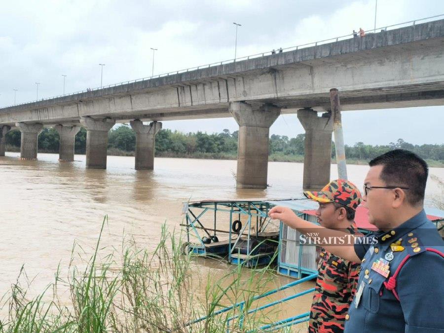 Zainal said out of the 17 cases of people who jumped off bridges in Kelantan since 2021, nine of those cases happened atn the Sultan Yahya Petra bridge, followed by the Tendong bridge (three) and Salor bridge (two) and one each at the Tok Bali, Pak Nik Lah and Wakaf King bridges. STR/ SHARIFAH MAHSINAH ABDULLAH