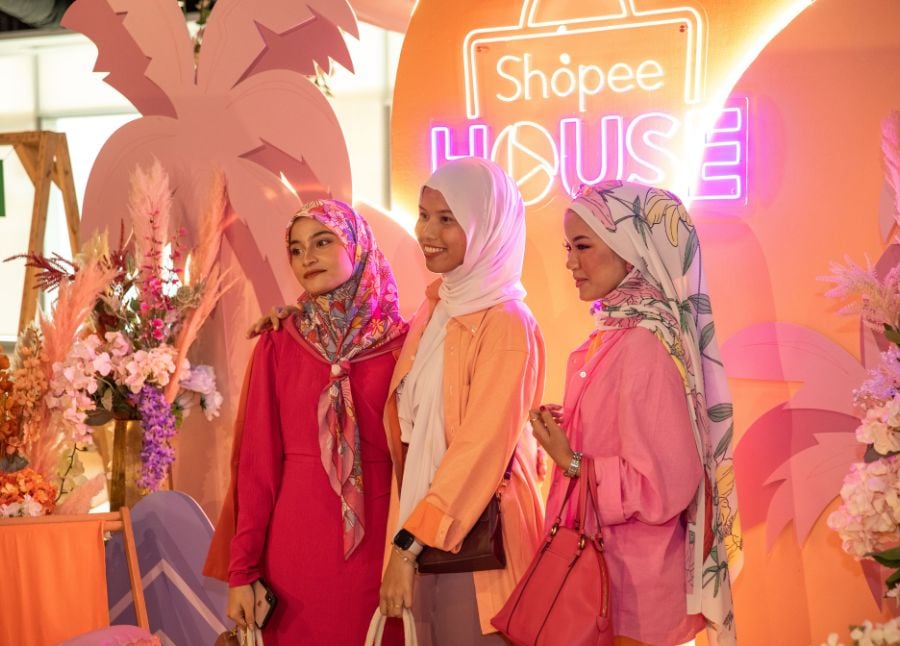 Affiliate-driven orders on Shopee saw an increase of 420 per cent this year. - File pic credit (Shopee)