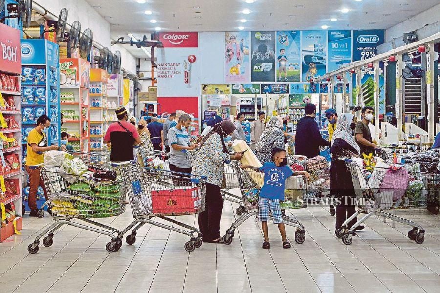 Many people tend not to check the receipt after leaving the cashier counter, partly because we don’t want to hold up the queue or are in a rush to be done with the shopping. - NSTP file pic