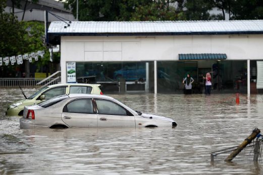 Following heavy rain, several areas in Shah Alam were inundated with flash flood water.