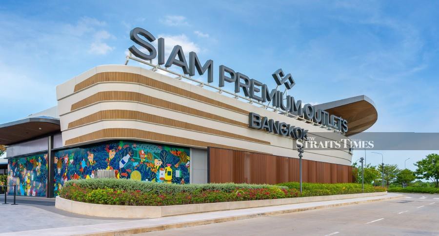 Siam Premium Outlets Bangkok is home to a strong mix of 300 popular brands.
