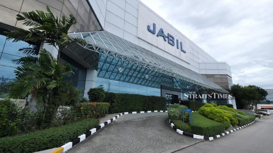The manufacturing sector in Malaysia ought to take advantage of the prospects presented by the Industrial Revolution 4.0 (IR4.0) to enhance business performance, according to Tan Siew Jin, managing director of Jabil Penang.