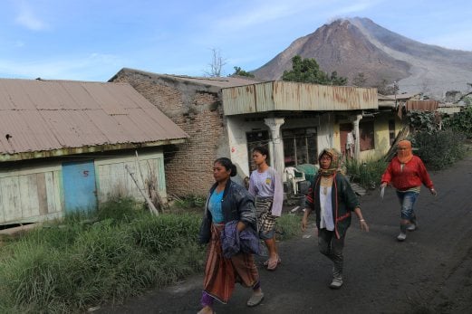 Seven Dead After Volcano Erupts In Western Indonesia | New Straits ...