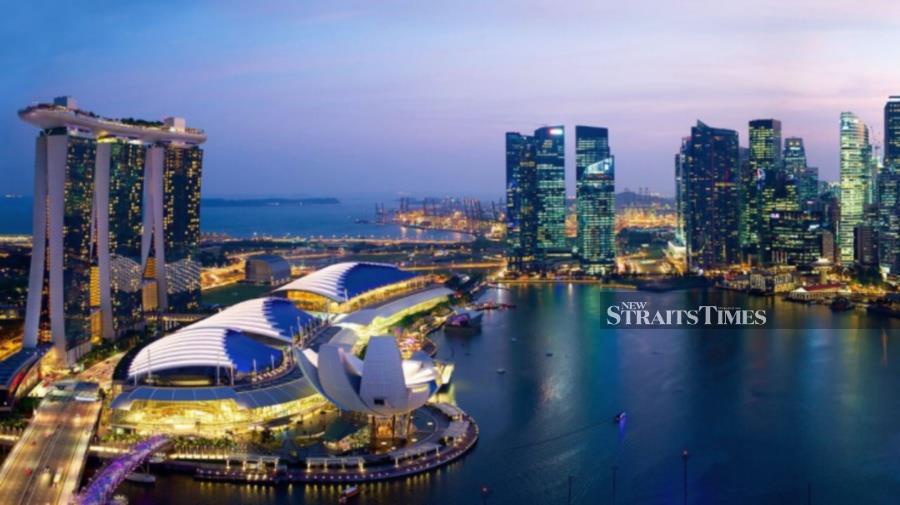 Singapore’s central bank on Friday kept its monetary policy unchanged, as expected, as inflation in the city-state moderates and economic growth was higher than expected.