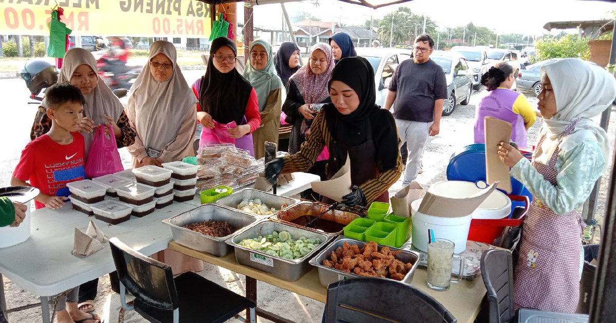 Trader thrives with RM1 nasi lemak amid economic challenges | New ...