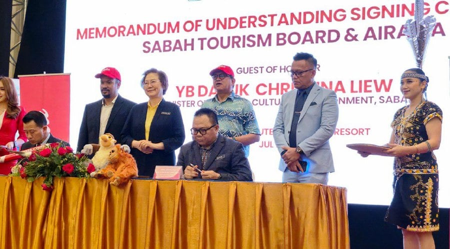 The signing of MoU between Sabah Tourism Board and AirAsia group at a hotel. -- NSTP/OLIVIA MIWIL