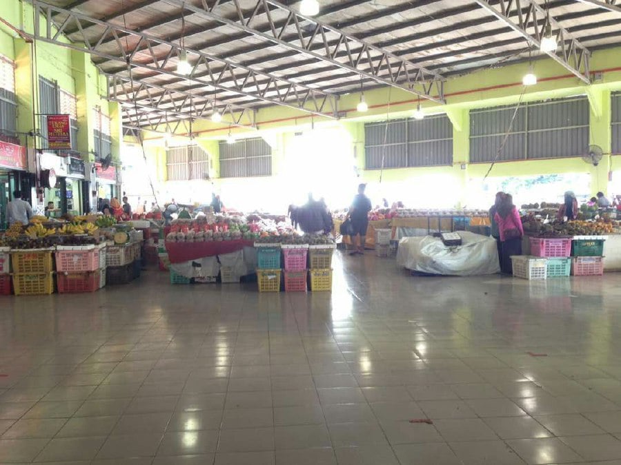 Siti Khadijah wet market's trader management head Hasnor Bakar said the section being revamped has been named “Taman Hijau” (Green Park). (Pix by Nur Hanna Syazlin)