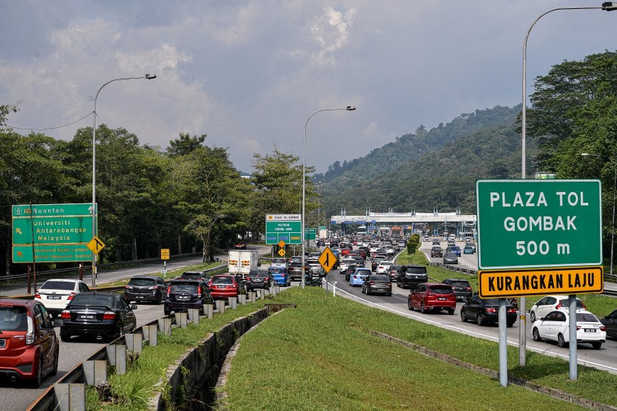 KUALA LUMPUR: Traffic flow on most major highways exiting the city centre is smoother now as Malaysians rush out of the city for the week’s Hari Raya celebration. — BERNAMA
