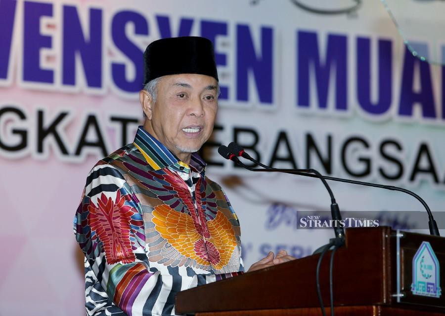 Deputy Prime Minister Datuk Seri Ahmad Zahid Hamidi delivers his keynote address during the Mualaf Madani Convention in Bangi. -NSTP/EIZAIRI SHAMSUDIN