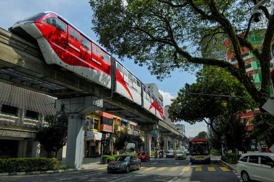  KUALA LUMPUR: Regular inspections are needed for the Monorail Line service in the city centre near the large trees along Jalan Chow Kit to ensure public safety. Severe weather events, such as storms, heavy downpours and strong winds, could potentially damage these trees. -- NSTP/AIZUDDIN SAAD