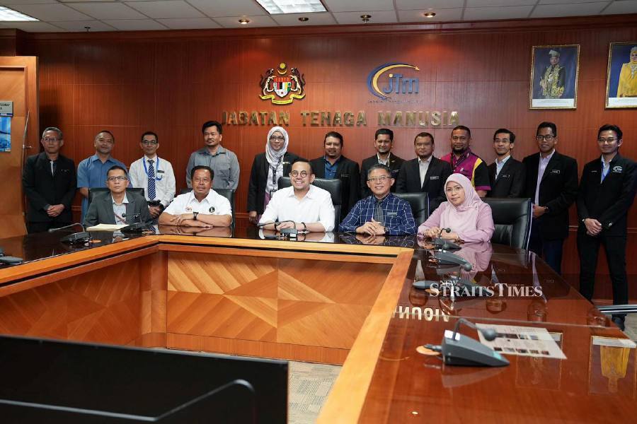 Human Resources Minister Steven Sim Chee Keong with the ministry’s staff in Putrajaya. - Pic credit Facebook Kementerian Sumber Manusia 