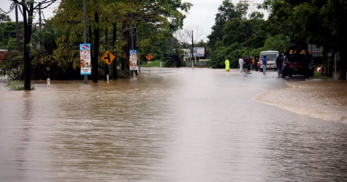 SK Punan closed after flood water cut off access to school | New ...