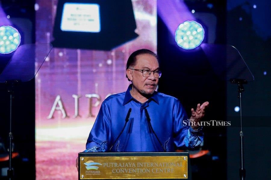 Prime Minister Datuk Seri Anwar Ibrahim delivers his keynote address during the Public Sector Innovation Excellence Awards in Putrajaya. -NSTP/ASYRAF HAMZAH