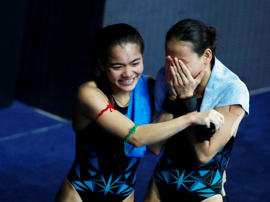 Malaysia's Nur Dhabitah Sabri and Pandelela Rinong gesture during the women's 10m synchronised final. -  REUTERS PIC