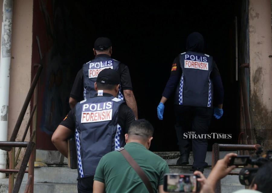 Forensic officers conducting their investigation at Idaman Apartment in Damansara Damai. - NSTP/MOHAMAD SHAHRIL BADRI SAALI