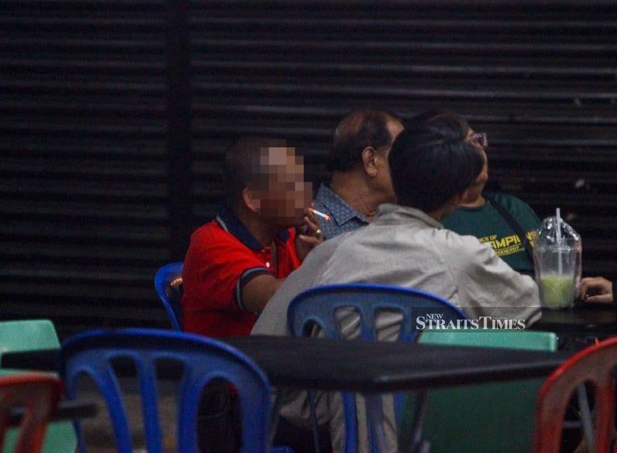 The Health Ministry’s proposal to provide designated smoking areas outside dining premises, especially for those located in tight places, is not a backward step, says the Consumers’ Association of Penang (CAP). - NSTP file pic