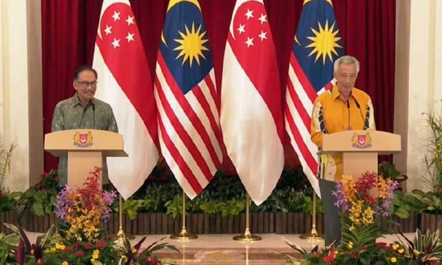 Prime Minister Datuk Seri Anwar Ibrahim (left) with his Singaporean counterpart Lee Hsien Loong speaking to press during a press conference in Singapore. 