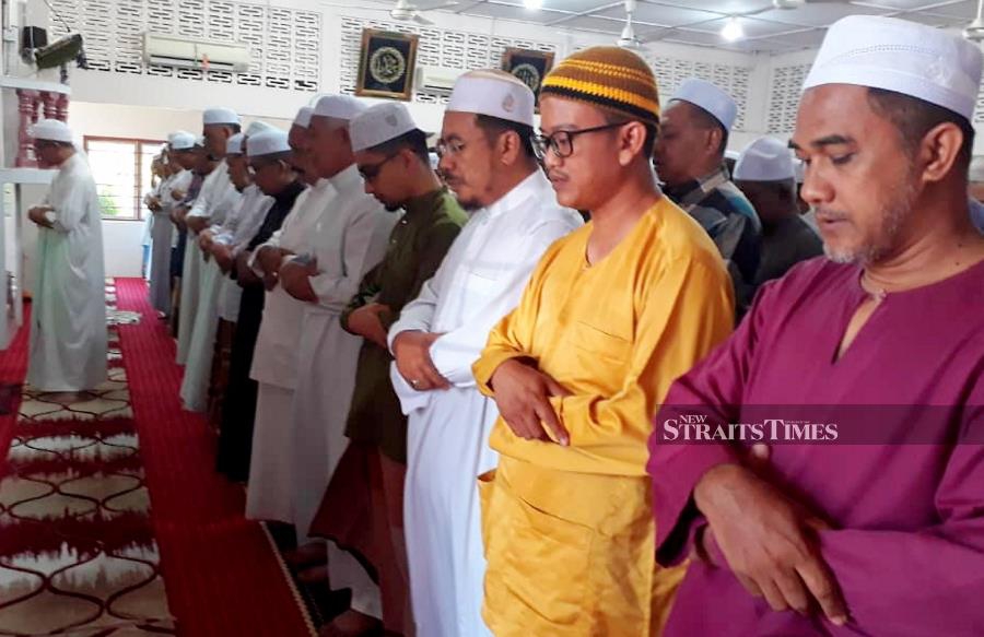 Solat Jenazah Ghaib For Haziq Held At Mosques Nationwide Nsttv New Straits Times 