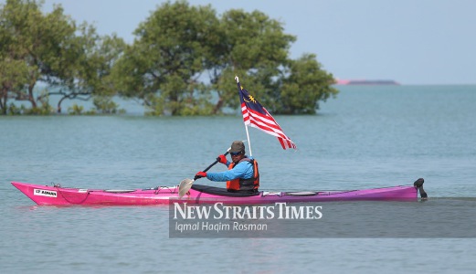 Murad Mohd Kassim, 45, completes a 500-kilometre solo-kayak expedition from Dataran Arena Square Kuala Kangsar to Port Dickson in 14 days. Pix by Iqmal Haqim Rosman 