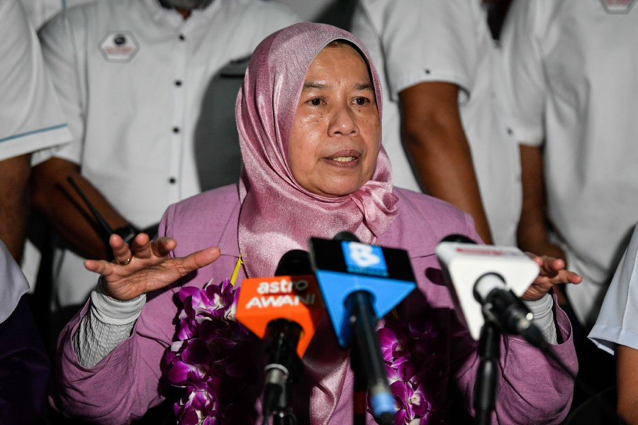 Julau member of parliament Datuk Larry Sng Wei Shien said "No comment" when asked about the appointment of Datuk Zuraida Kamaruddin as the new president of Parti Bangsa Malaysia (PBM), today. - BERNAMA Pic