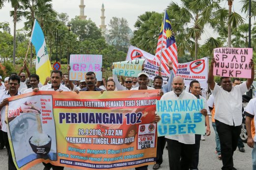 Some of cabbies gathered outside Kuala Lumpur ahead of the lawsuit by 102 cabbies who had sought to force the Land Public Transport Commission (SPAD) to ban ride-hailing services Uber, GrabCar and Blacklane. Pix by ASYRAF HAMZAH.