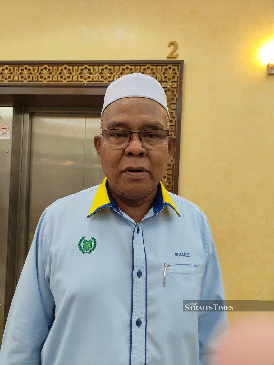 Mata Ayer assemblyman Wan Badariah Wan Saad, who has been undergoing treatment at Tuanku Fauziah Hospital since last week due to complications from her thyroid condition, is beginning to show positive signs of recovery, said Perlis State Legislative Assembly speaker Rus’ele Eizan 