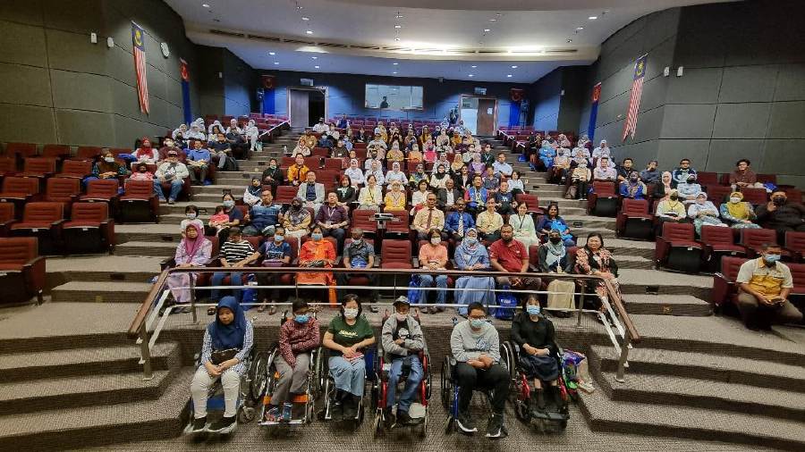 Participants comprising doctors, nurses, physiotherapists, occupational therapists and teenage spina bifida patients (in wheelchairs) during the opening of the awareness course. - Pic courtesy of HSI
