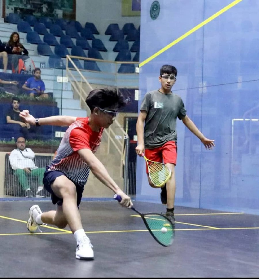 Raziq Putra Fakhrur Razi (left) in action against Abdullah Zaman of Pakistan in the boys' Under-15 semi-finals at the Asian Junior Squash Championships in Islamabad, Pakistan. PIC FROM SRAM