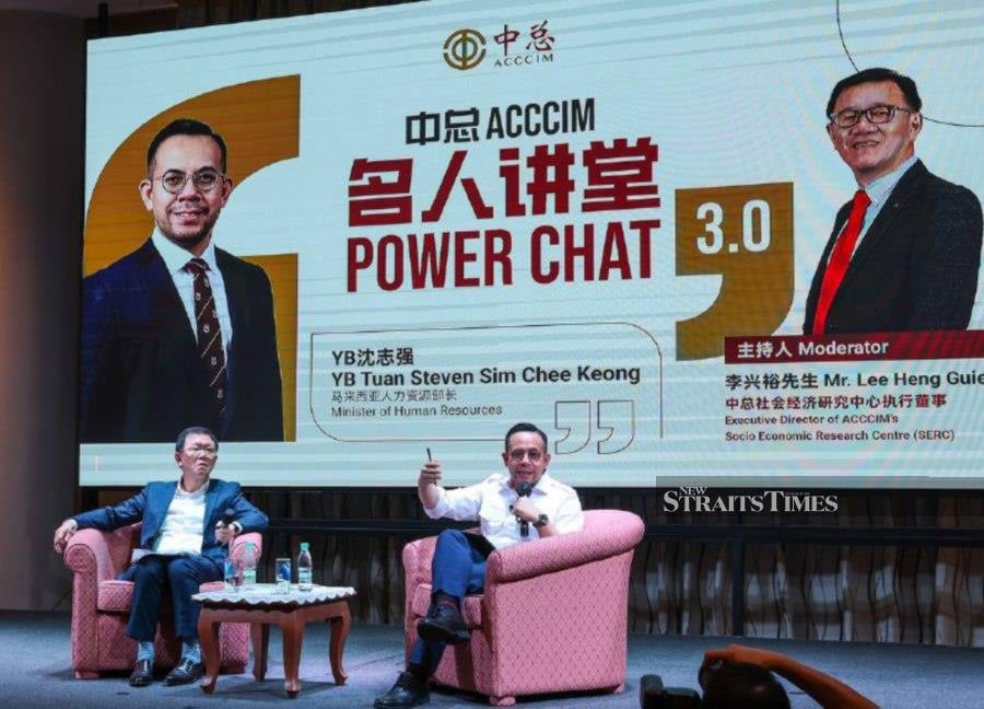 Human Resources Minister Steven Sim Chee Keong (right) with ACCIM's Socio-Economic Research Center (SERC) Executive Director Moderator Lee Heng Guie at the ACCIM Power Chat at Wisma Chinese Chambe. NSTP/ASWADI ALIAS